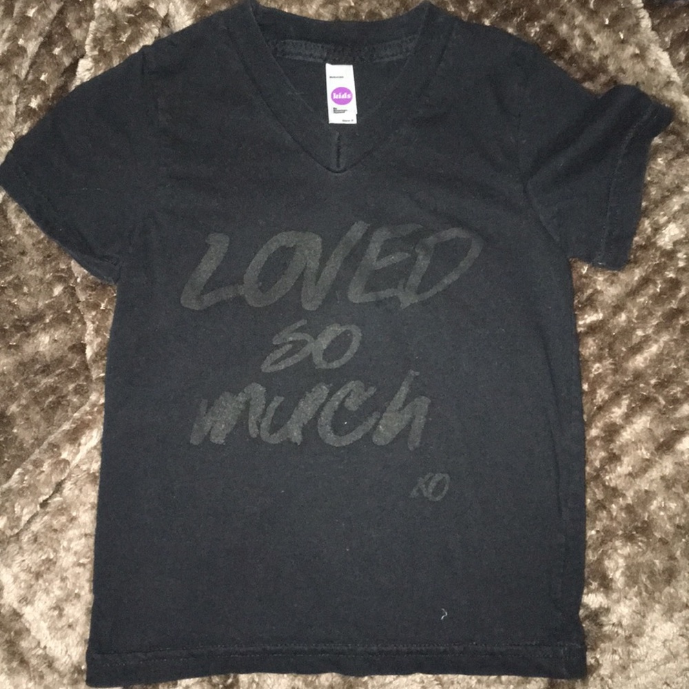 Black “loved so much” toddler v-neck tee